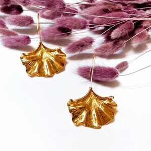 Ginkgo dangle earrings in gold #201